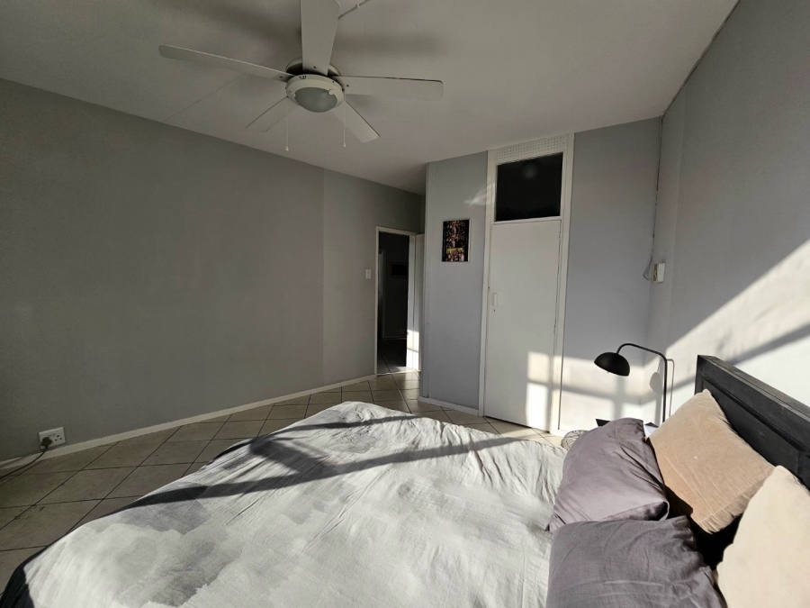 2 Bedroom Property for Sale in Vredehoek Western Cape